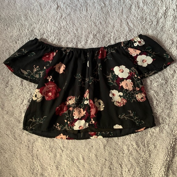 Off the shoulder flower crop top - Picture 2 of 4